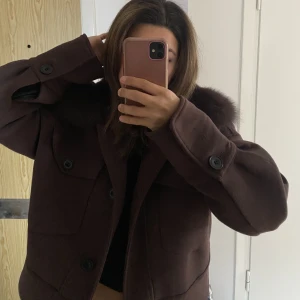 Meotine Jacka - Jätte snygg Meotine Jacka säljes då den inte används längre, köparen står för frakten💓priset kan diskuteras 