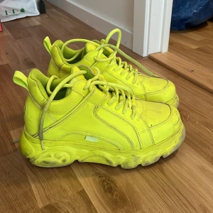 Buffaloskor - Buffaloskor. Smutsiga men går ju att rengöra. 