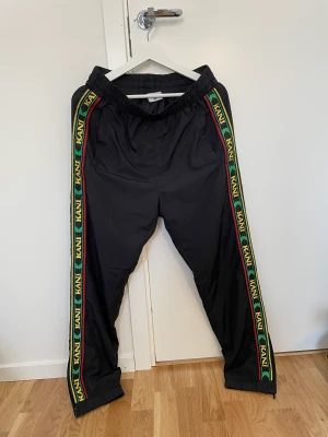 Snygga byxor från Kani M - Använda ett fåtal gånger.