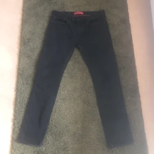 Hugo boss jeans - Använt dom 1 gång bara för att dom inte passar mig så säljer dom 