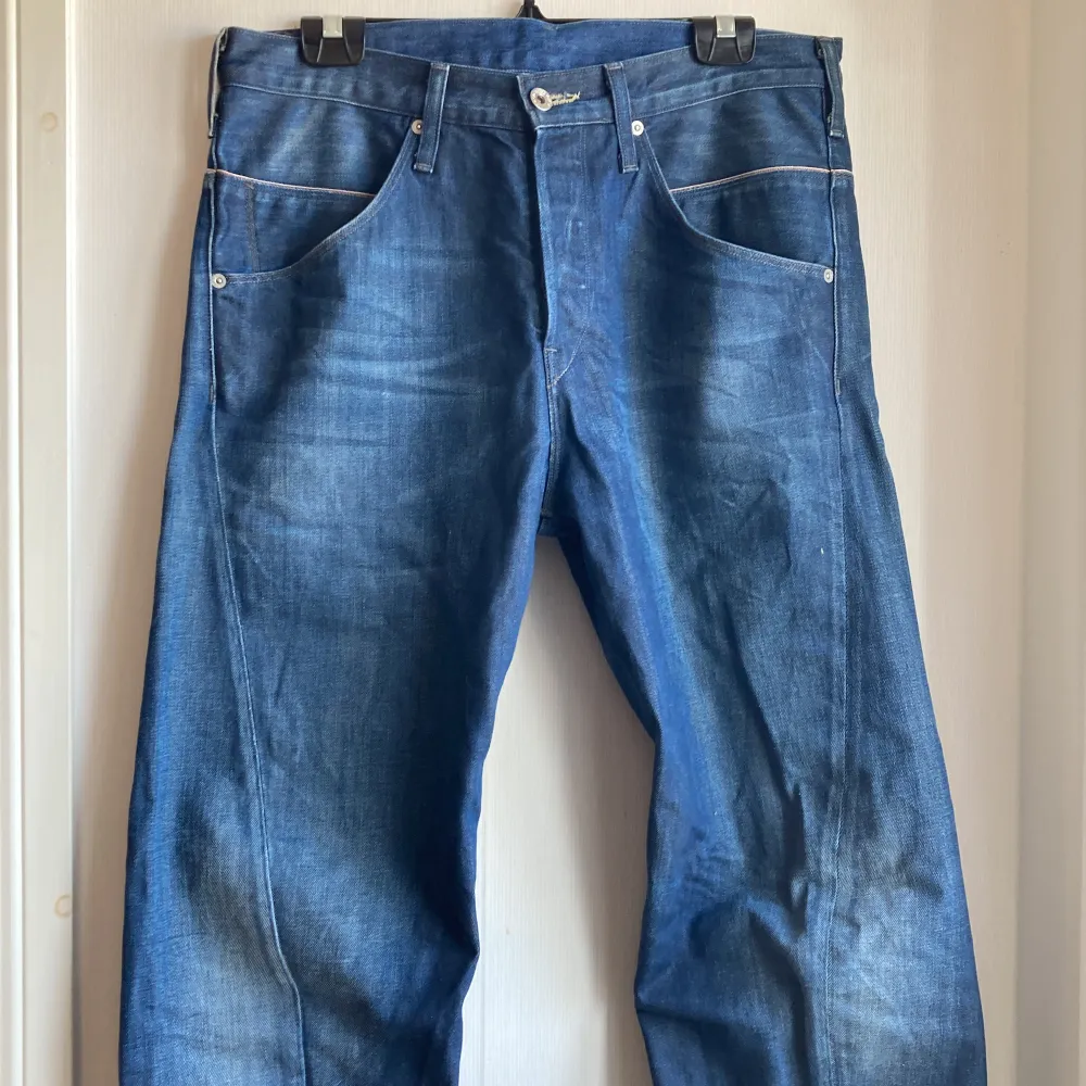 Snygga unika blå Levi’s jeans i mycket bra kvalitet . Jeans & Byxor.
