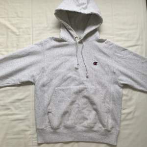 Grey white hoodie from Champion. Size Men small.