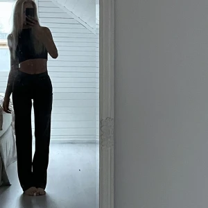 Skinnbyxor - Svarta skinnbyxor från zara som blivit lite för små