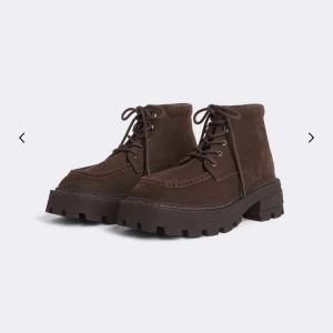 Eytys  - Säljer nu dessa feta boots! De är nästan helt oanvända och i fint skick!  Modell: Tribeca  Nypris: 2800kr Mitt pris: 1400kr  Kom med prisförslag om ni är intresserade! :) 