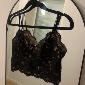 Spetstopp  - Spetstopp från H&M  Storlek s  Använd ett fåtal gånger.