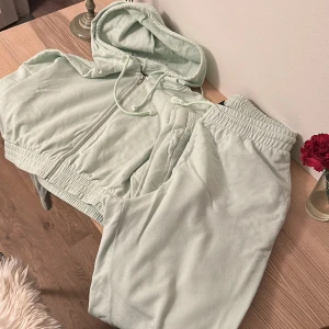 Mjukisset  - Jättefint nytt mjukisset från ginatricot Underdelen i L Överdelen i S 