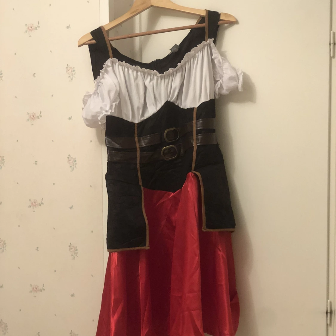 Piratklänning med låtsas svärd - 90