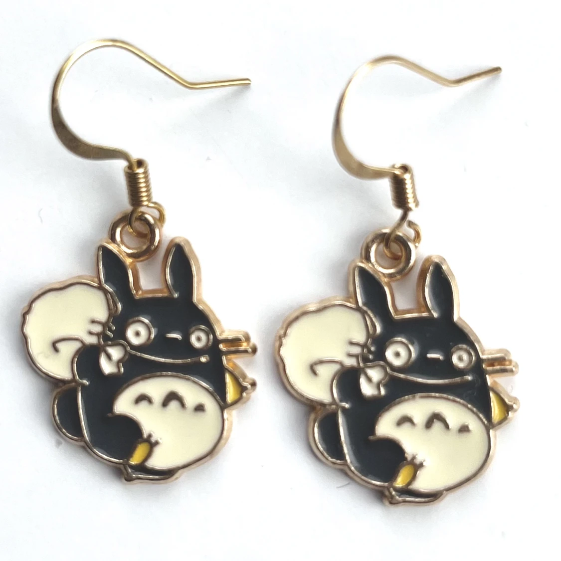 Roliga örhängen 💛 - 90