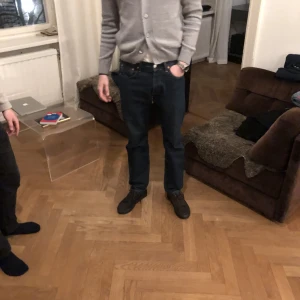 Levi’s - Säljer ett par riktigt snygga Levi’s 501. Mycket bra skick. Nypris: 1000. Mitt pris: 400