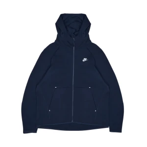 Nike Tech Fleece Hoodie - Svart Nike Tech Fleece Hoodie Old Season Sparsamt använd Storlek XL för barn som passar den som är mellan 155-175 cm