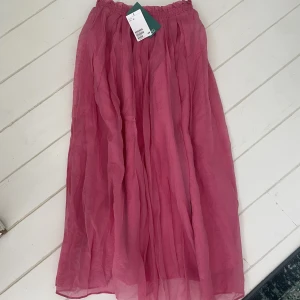 Långkjol - Härlig kjol som man även kan ha som klänning! Oanvänd med prislapp kvar❤️