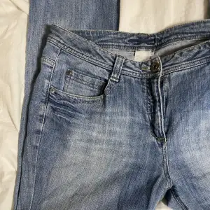 Lågmidjade jeans som passar M (42)😊