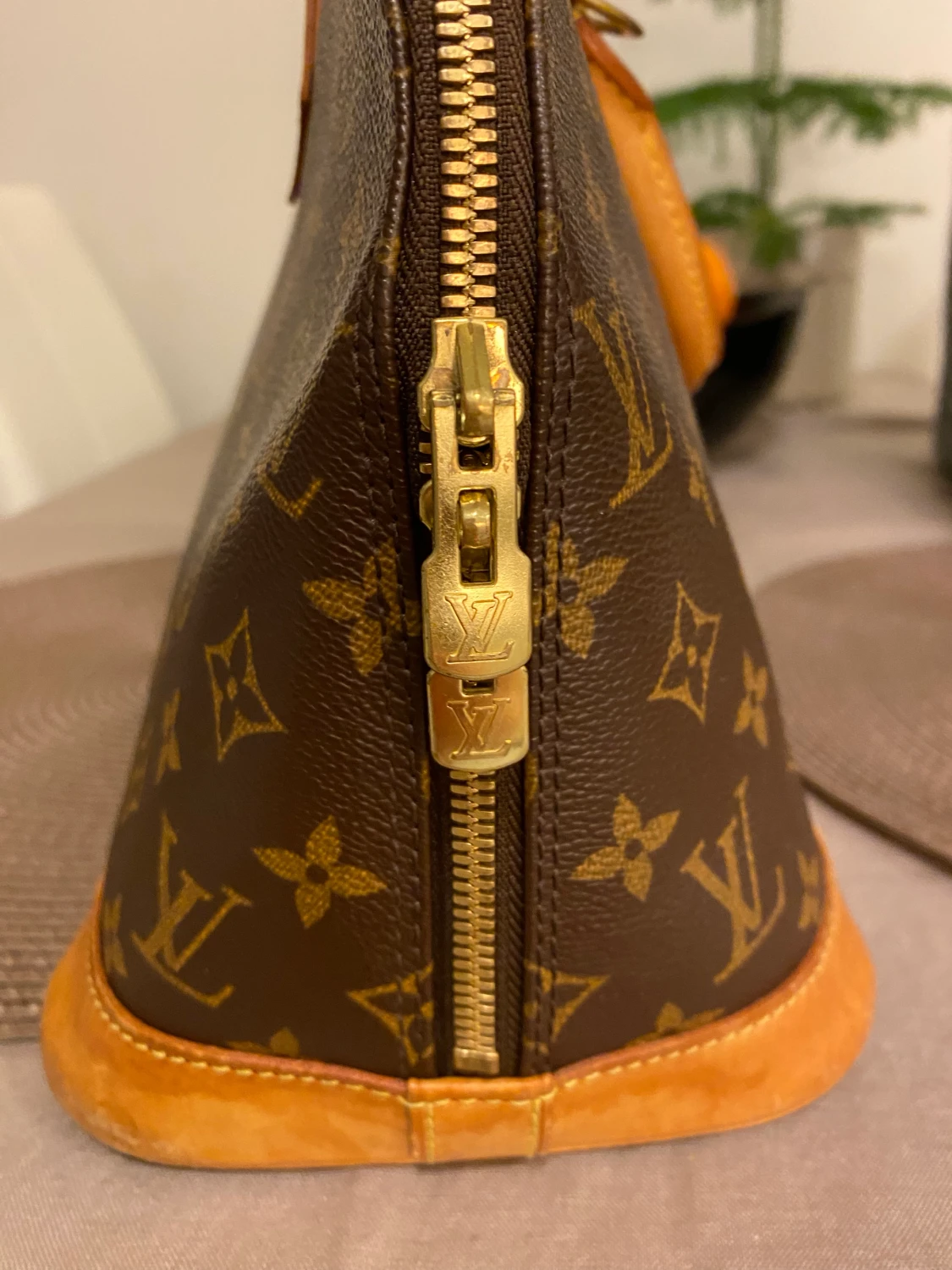 Louis vitton Alma PM  - 90