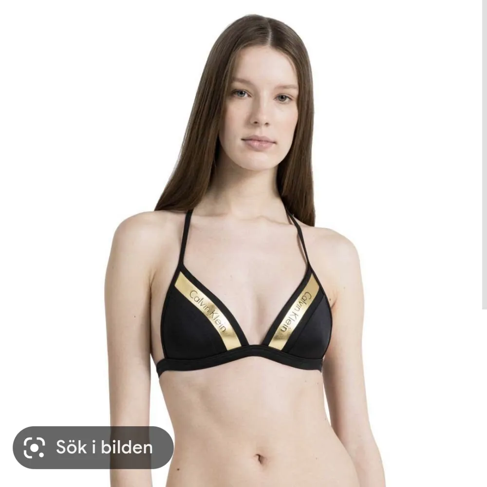 Svart/guld bikini. Ej använd då den är för liten. Stl M underdel Stl L i överdel. Övrigt.