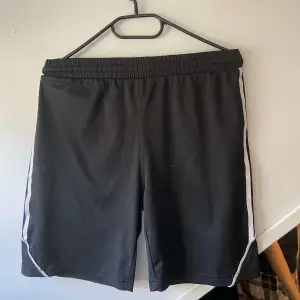Svarta Jätte mjuka och sköna shorts. Storlek 146-152   