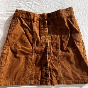 Manchester kjol - Manchester kjol från Stadsvarius