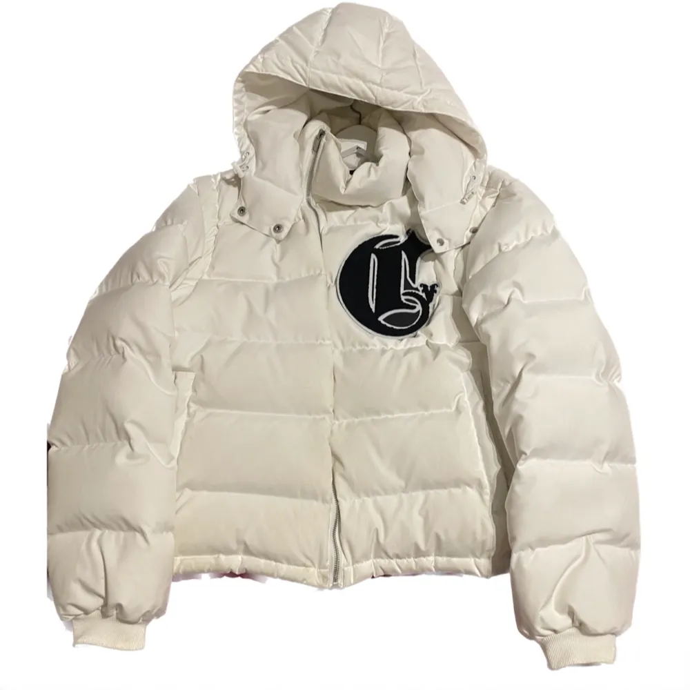 Corvidae white puffer, convertible to vest, hood sleeves and logo removable, 9/10 conditions. Jackor.