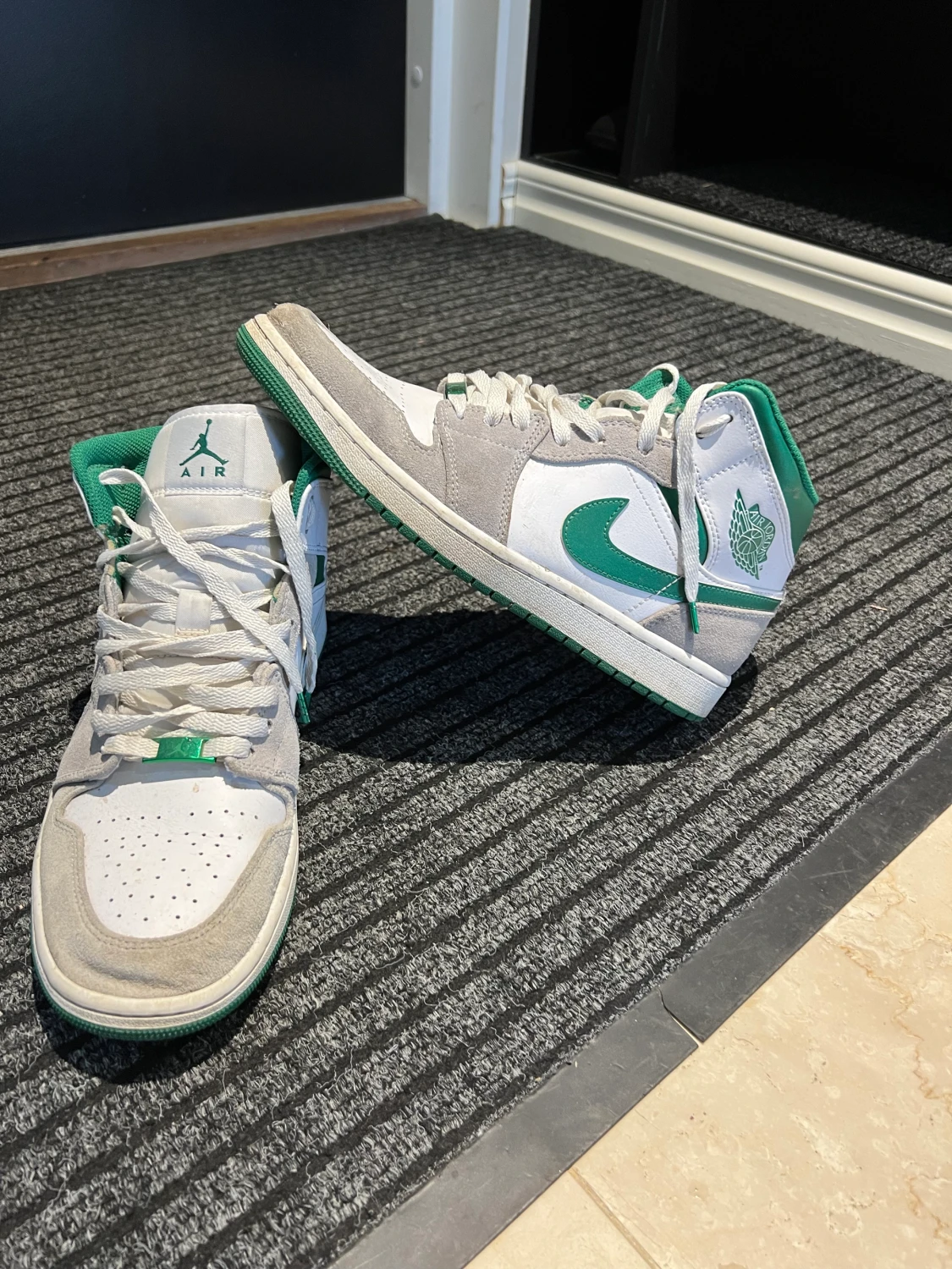 Air Jordan 1 Mid SE Grey Pine Green  - 90
