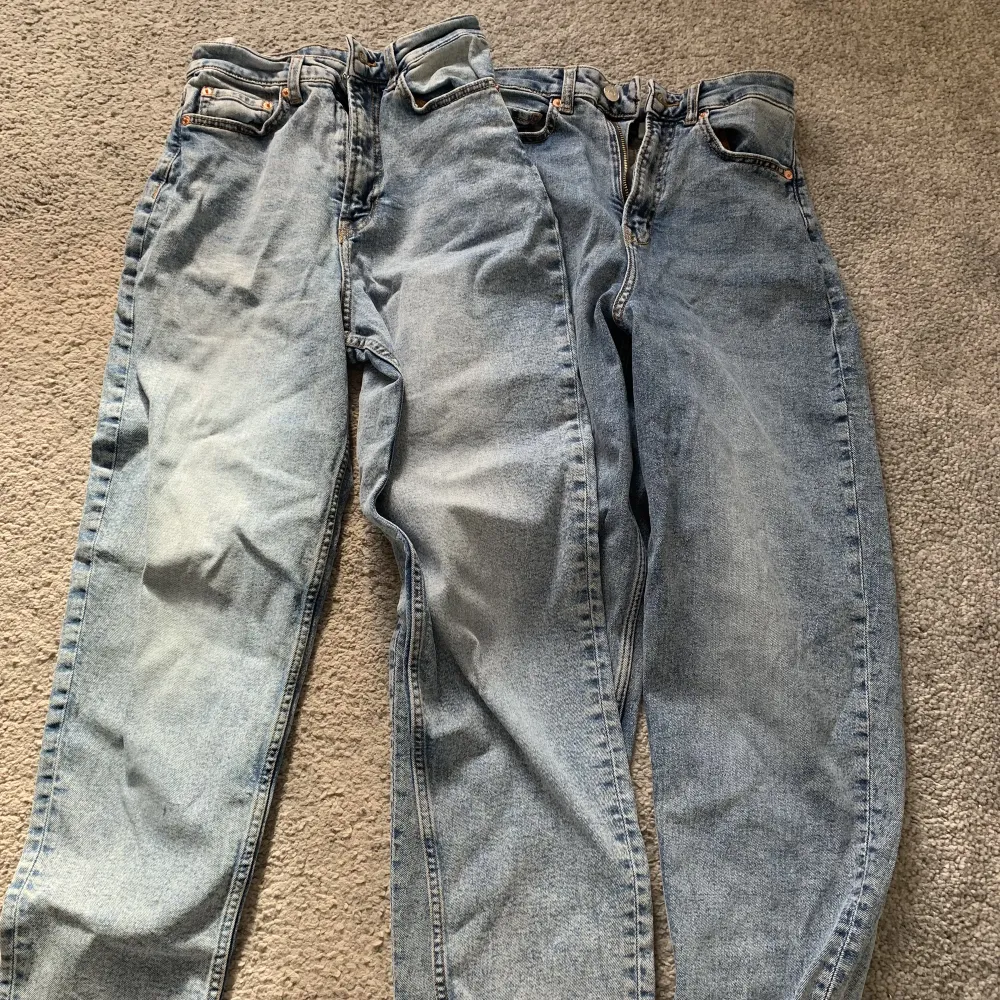 2 medium waist jeans 💕💖🌸 . Jeans & Byxor.
