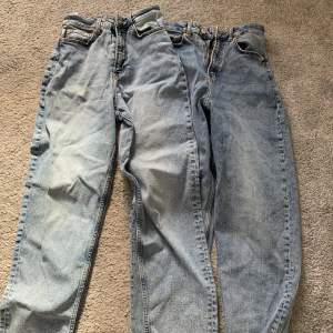 2 medium waist jeans 💕💖🌸 