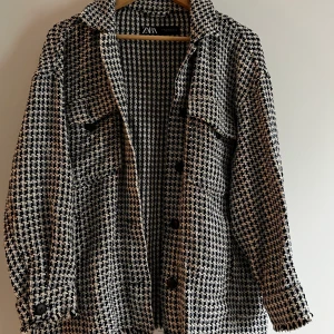 Jacka från zara - En sparsamt använd vårjacka från zara, köpt för ca 2 år sen