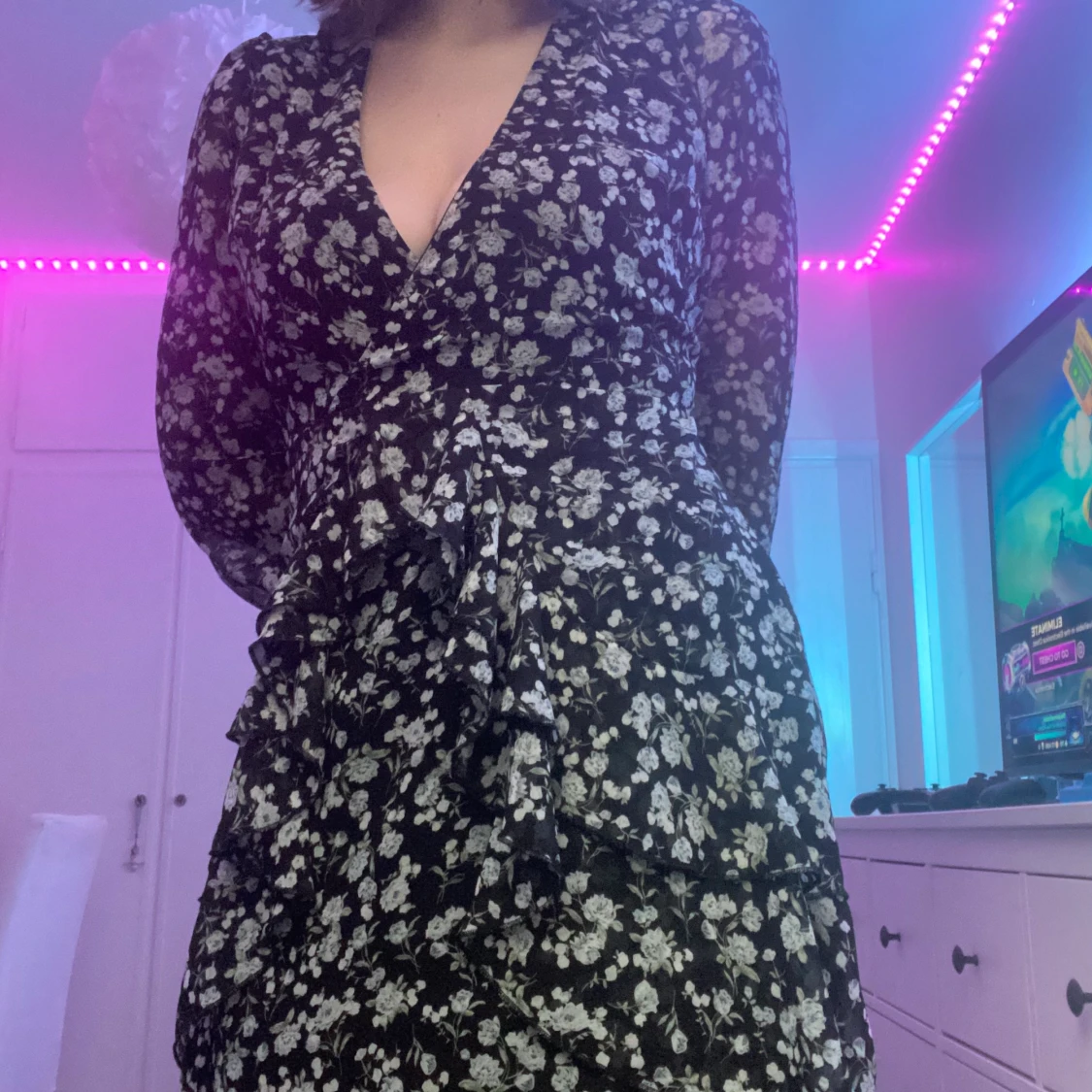 Otroligt fin klänning med mesh detaljer  - 90