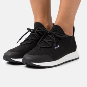 Hugo Boss skor (dam) - Storlek 36.  Köptes i januari för ca 1,700kr när de var nya på Zalando. Säljer nu för 1000kr (går inte ner i pris). Kunden står för frakten. Kan mötas upp i Malmö. 