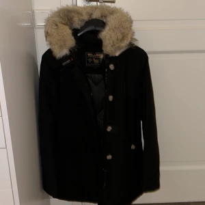 Woolrich jacka - Storlek s jättefin och varm, går in i midjan 1000 vid snabb affär 