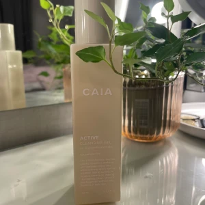 Caia cosmetics hudvård  - Jag säljer hudvårdsprodukter från Caia som är för olijig, det är en toner, cleanser och en dagkräm, fick dom i present men insåg stt det va för fel hudtyp, dom är aldrig använda bara öppnade.Original pris är 760