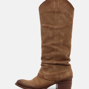 Felmini skor - Säljer dessa sjukt snygga skor från felmini helt oanvända då de va små i storleken. Är i storlek 39 men lite små så passar nog 37-39. Nypris 2035kr