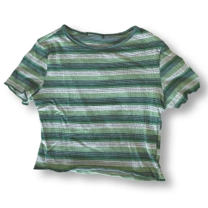 Randig T-shirt  - Så snygg randig T-shirt!!!☺️☺️💕