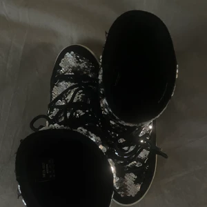 Moonboot - Moonboot storlek 36  Ska skorna fraktas står köparen för frakt💞