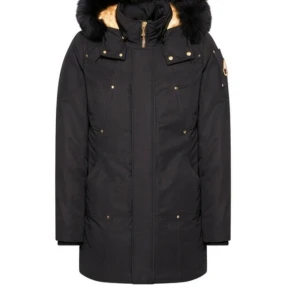 Säljer min vinter jacks som är använd en halv vinter - Den är fräsh och värmer jätte bra inga sakdor köpt för 16000 mitt pris är 8000 färg svart storlek s finns i stan försr tilm kvarn