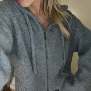 Zara kofta - Stickad kommer fyra från Zara