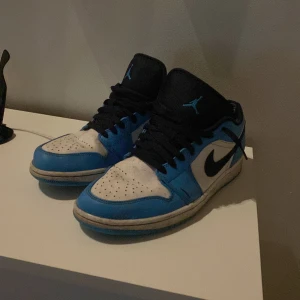 Jordans 1 low - Tjenare. Jag säljer min jordans 1 low storlek 44