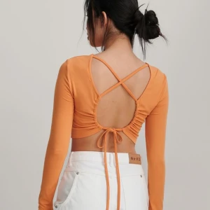 Topp med öppen rygg - Orange topp med öppen rygg från nakd i storlek s