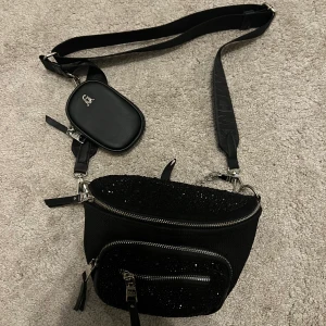 Steve madden väska - Crossbag från Steve madden. Fint skick