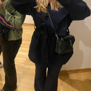 Saint Laurent LouLou bag - Intressekoll på min fina YSL väska. Den är i såå fint skick och jag älskar verkligen väskan men börjar bli sugen på någon ny.. om någon skulle vilja byta mot ev en bottega veneta väska kan ni höra av er! Annars gäller priset 🥰🥰 Hör av er för fler bilder eller frågor! 