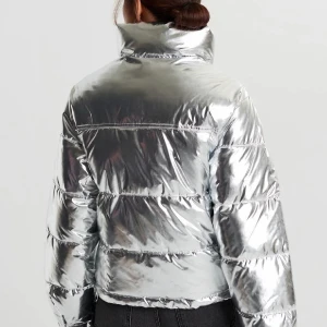 Silver jacka - Silver jacka från ginatricot storlek M. Pris+frakt❄️