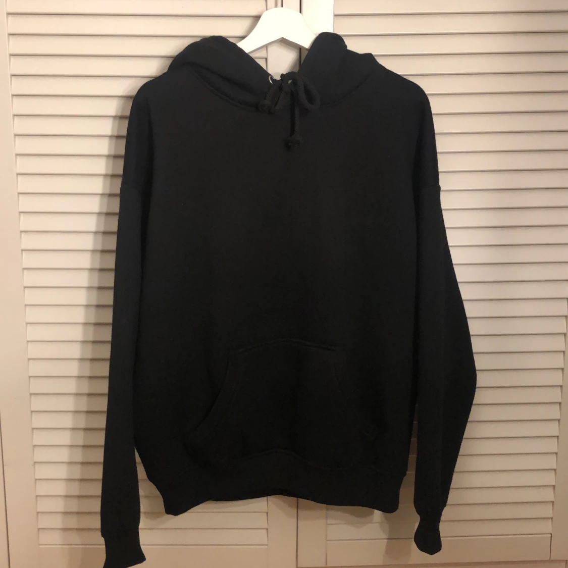 Svart hoodie