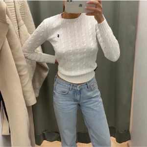 Ralph lauren tröja  - Säljer denna fina ralph lauren tröjan som är i nyskick! Nypris är 2000kr ❤️ kontakta vid frågor 