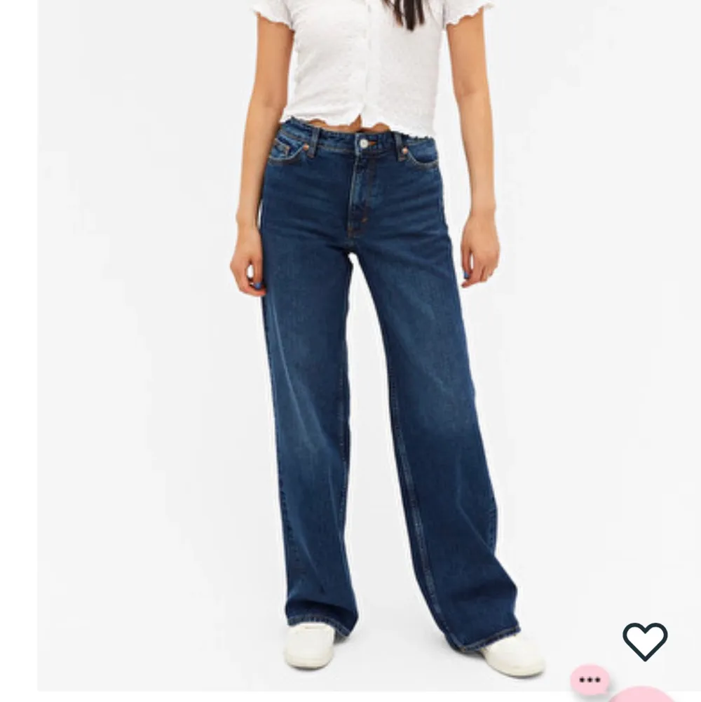 Säljer mina Yoko jeans den Monki i färgen klassisk blå då de blivit för små. De är i väldigt fint skick då jag knappt använt dem. Köparen står för frakt💘. Jeans & Byxor.