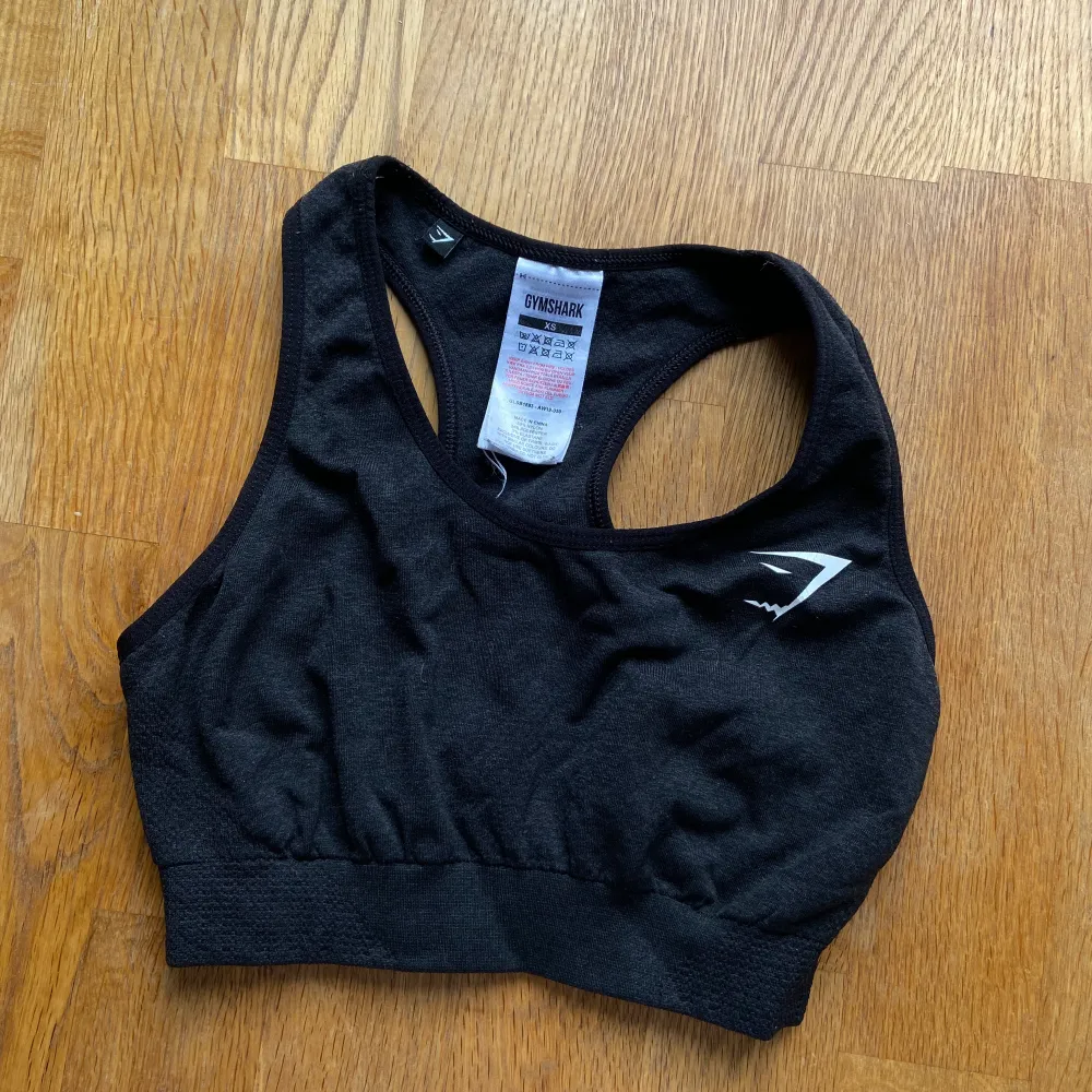 Säljer då den ej kommer till användning. I fint skick. Storlek XS från Gymshark.  Kan mötas upp i Göteborg eller frakta mot kostnad. Vi hittar smidigaste och billigaste lösningen tillsammans. 🌸. Muu.