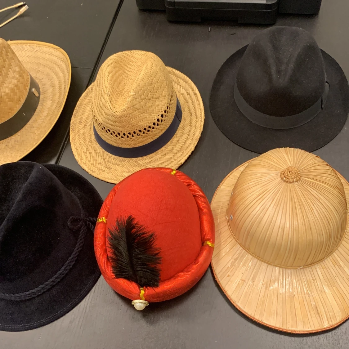 Min vackra hattsamling behöver nytt hem!