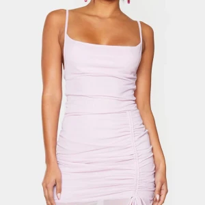 Klänning från Prettylittlething - Lilac klänning från Prettylittlething. Aldrig använt - för liten för mig. Gratis frakt