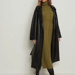 Oversized PU-trenchcoat - Oversized PU trenchcoat från NA-KD.  Originalpris 1099:- Använt ett par gånger - perfekt skick, men behöver rensa mina jackor 🫶🏻