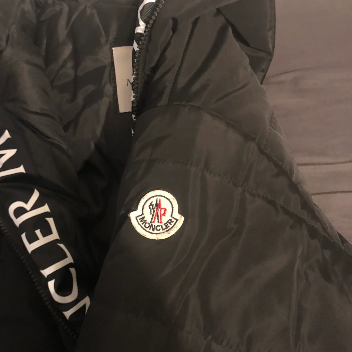Moncler jacka  - 90