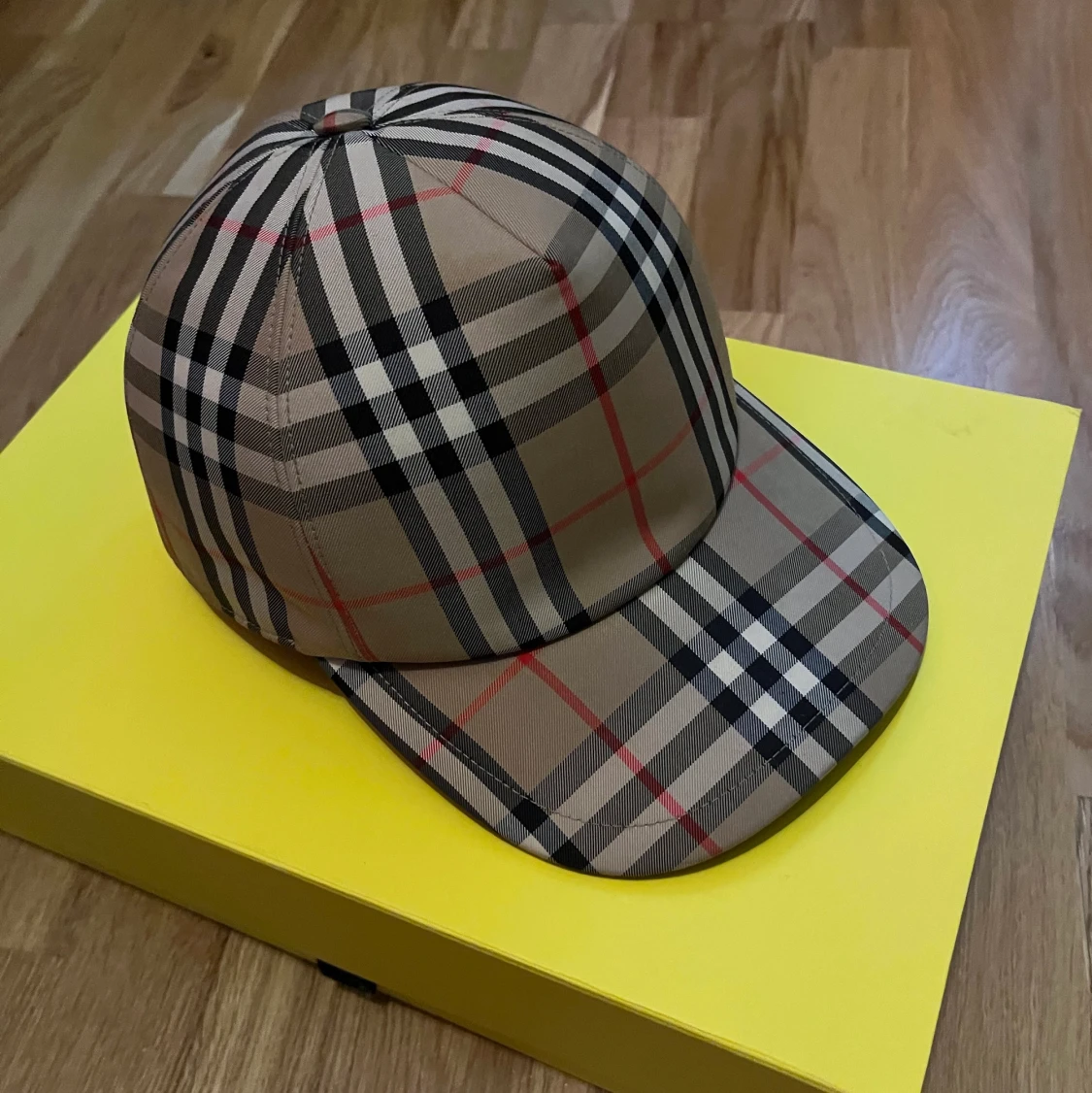 Burberry keps strl S - 91