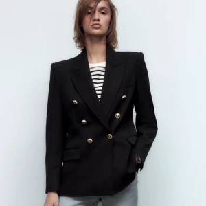 Blazer - Supersnygg kavaj från zara. Säljer då den inte kommer till användning. Nyskick. 