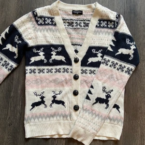 Superfin kofta  - Superfin kofta i strl Xs från sally&cirkle. Är i snyskick. 